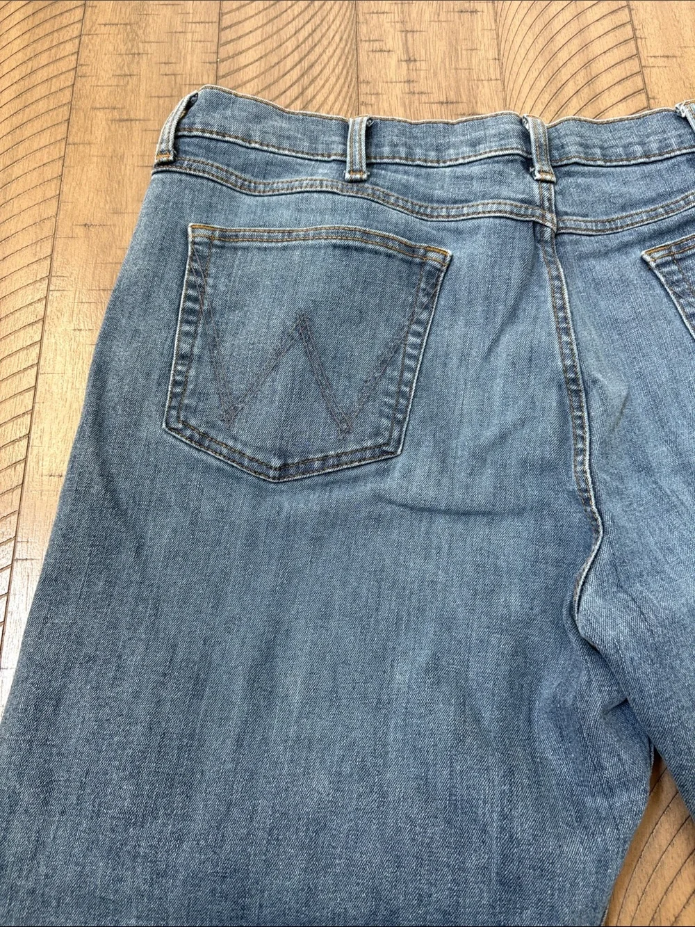 Wrangler Men’s Light Blue Relaxed Fit Jeans